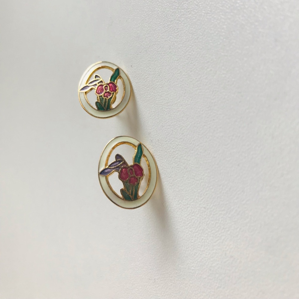 2/$30 Perfect-for-Spring studs - Picture 3 of 4